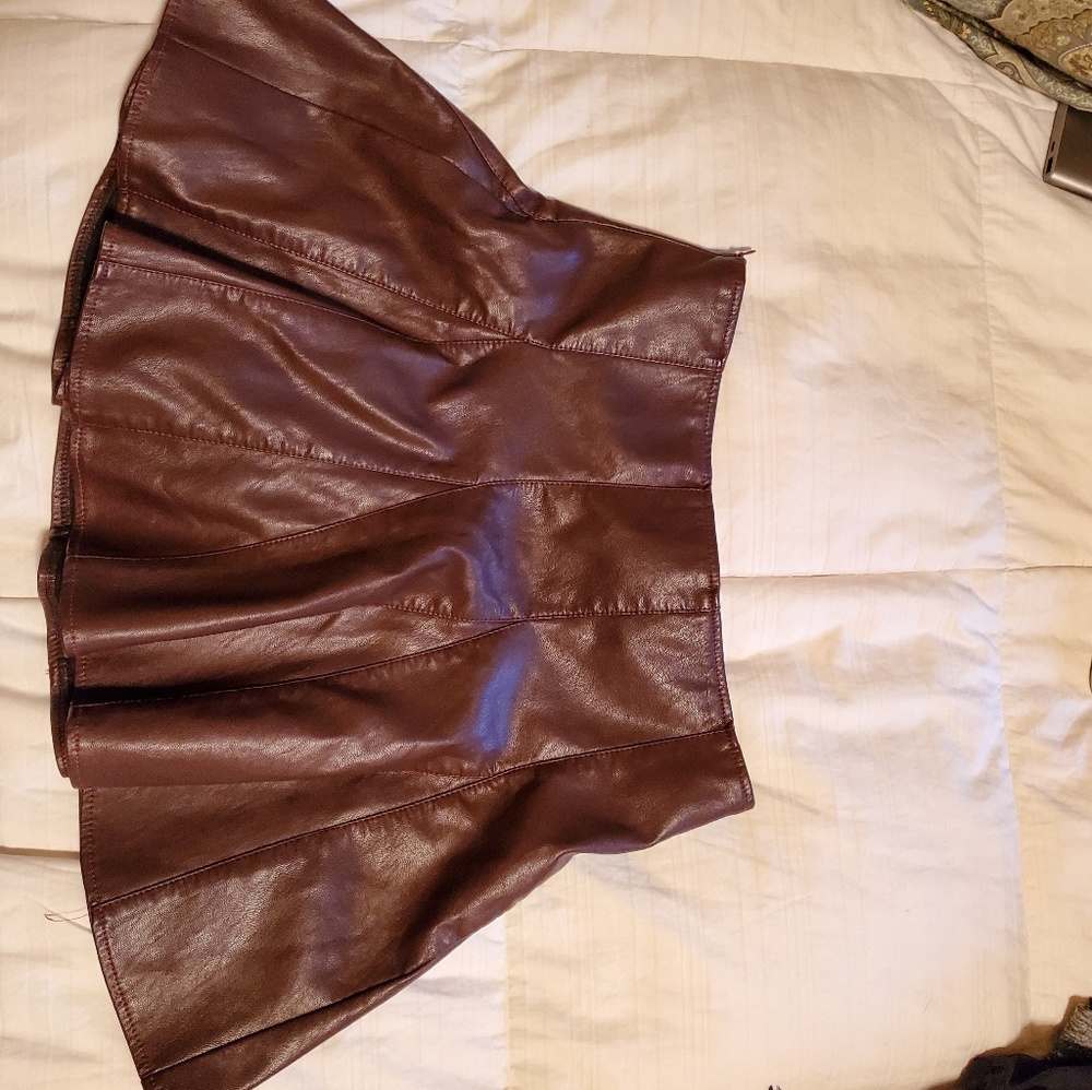 Fei Qian Maroon Pleated Leather Skirt